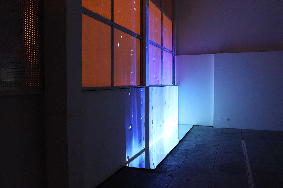BLUX, artiste plasticien, Résidence à La TEC, Installation in-situ, 2015 – Nuages à l'état liquide, porte